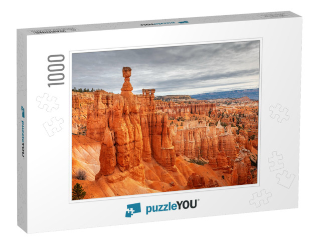 Bryce Canyon National Park, Utah, USA At Thor's Hammer... Jigsaw Puzzle with 1000 pieces