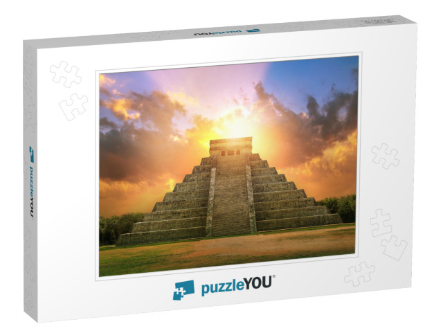 Mexico, Chichen Itza, Yucatan. Mayan Pyramid of Kukulcan... Jigsaw Puzzle