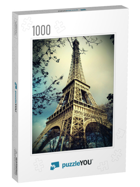 Eiffel Tower in Paris... Jigsaw Puzzle with 1000 pieces