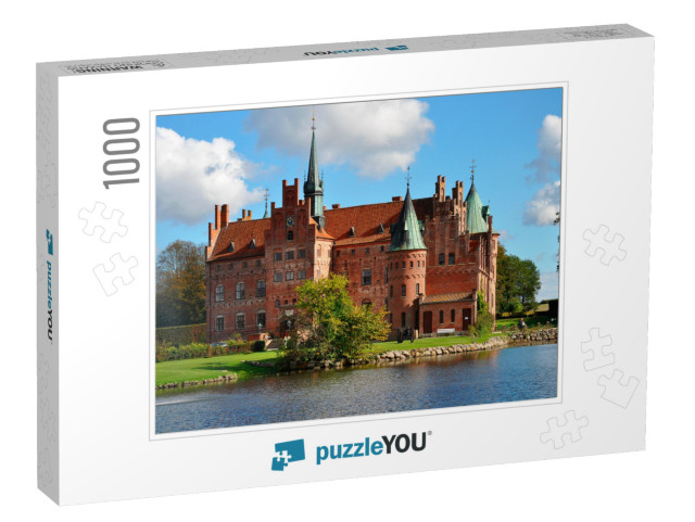 Egeskov Castle, Landmark Fairy Tale Castle in Denmark... Jigsaw Puzzle with 1000 pieces