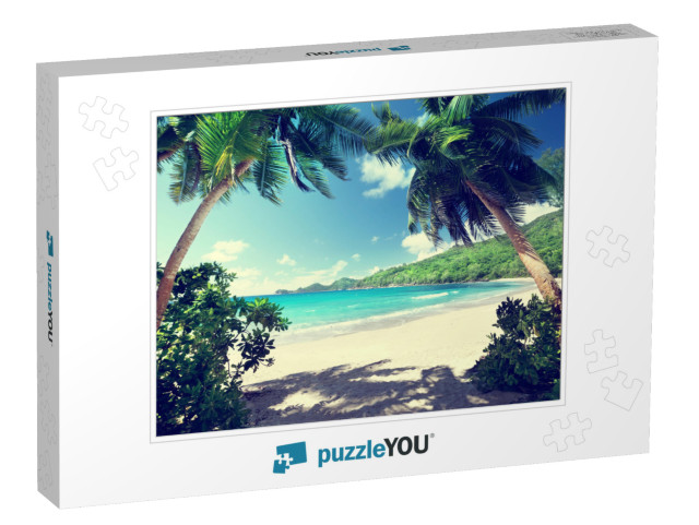 Beach Takamaka, Mahe Island, Seychelles... Jigsaw Puzzle