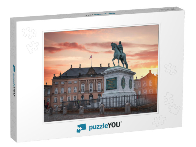 The Royal Amalienborg Palace in Copenhagen. Denmark... Jigsaw Puzzle