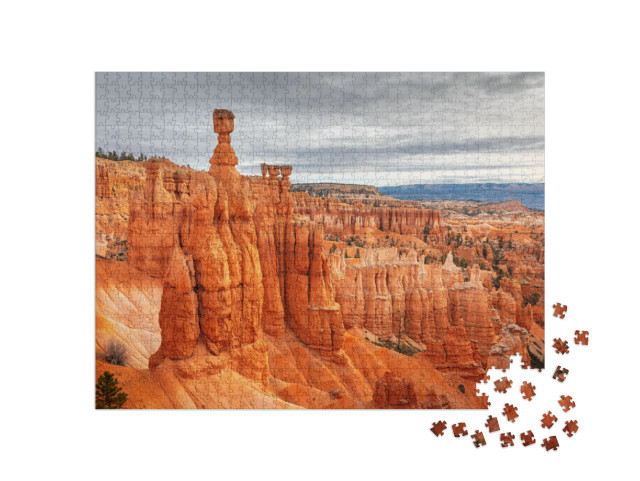 Bryce Canyon National Park, Utah, USA At Thor's Hammer... Jigsaw Puzzle with 1000 pieces